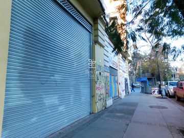 Amplio Local Comercial en arriendo