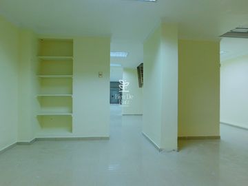 Amplio Local Comercial en arriendo