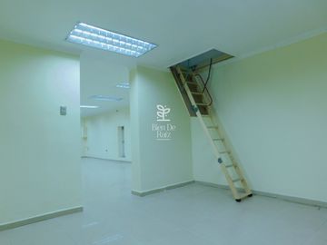Amplio Local Comercial en arriendo