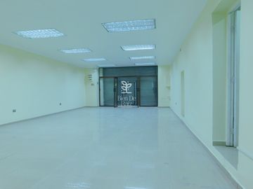 Amplio Local Comercial en arriendo