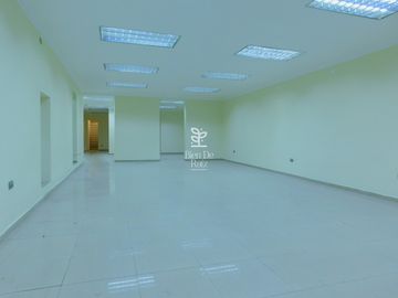 Amplio Local Comercial en arriendo