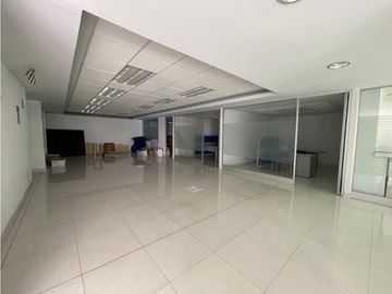 Oficina en Renta en 10pte. y Diag. Defensores de la república.