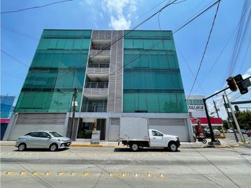 Oficina en Renta en 10pte. y Diag. Defensores de la república.