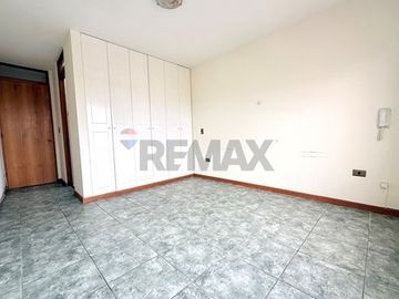 Amplio departamento en Avenida Brasil