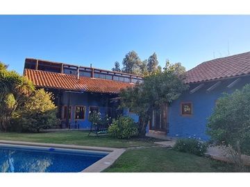 Casa Condominio 4 hab y piscina en  Buin