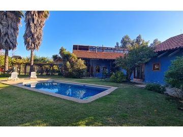 Casa Condominio 4 hab y piscina en  Buin