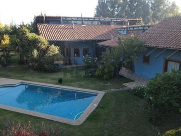 Casa Condominio 4 hab y piscina en  Buin
