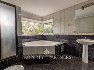 ARRIENDO! Casa con gran terreno en calle cerrada en Quilin, MACUL