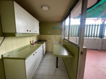 SE VENDE COMODA OFICINA  EN GRAN AVENIDA 8423-LA CISTERNA