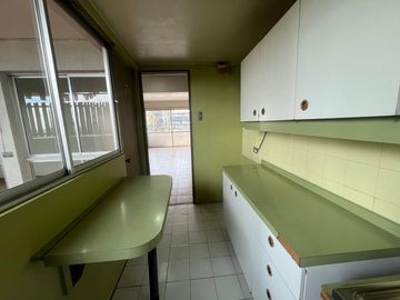 SE VENDE COMODA OFICINA  EN GRAN AVENIDA 8423-LA CISTERNA