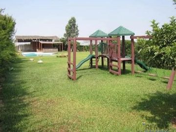 SE VENDE TERRENO  CON MUY BUENA UBICACION EN EL CONDOMINIO LOS DAMASCOS