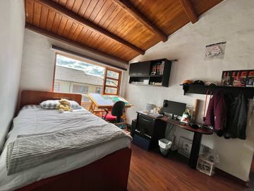 IRA VENDO CASA 240M2, 3 HABITACIONES  EN SECTOR CONOCOTO