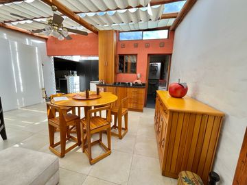 IRA VENDO CASA 240M2, 3 HABITACIONES  EN SECTOR CONOCOTO