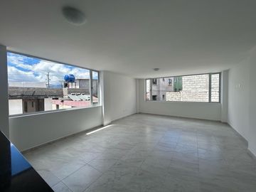 IRA Venta Suite con parqueadero sector Abdón Calderón Sangolquí