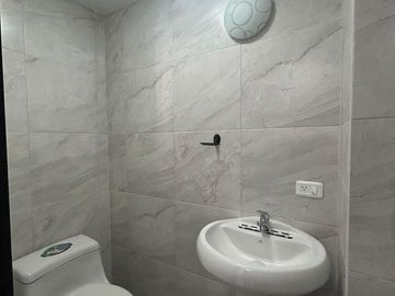 IRA Venta Suite con parqueadero sector Abdón Calderón Sangolquí