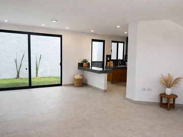 Casa en venta en privada en zona  sur