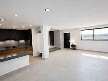 Casa en venta en privada en zona  sur