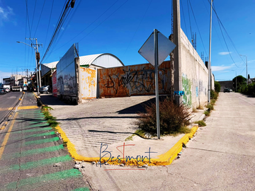 Renta de Bodega Comercial en esquina sobre Blvd Valsequillo, San Fco Tot