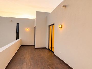 Casa en venta en Cholul con alberca y recámara en planta baja — Privada Plenum