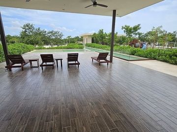 Casa en venta en Cholul con alberca y recámara en planta baja — Privada Plenum
