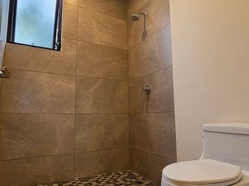Casa en venta en Cholul con alberca y recámara en planta baja — Privada Plenum