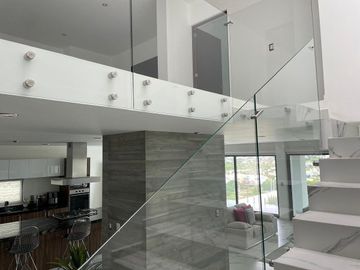 CASA VENTA JURIQUILLA con Alberca y Sotano