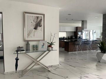 CASA VENTA JURIQUILLA con Alberca y Sotano