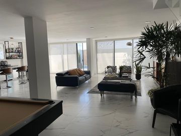 CASA VENTA JURIQUILLA con Alberca y Sotano