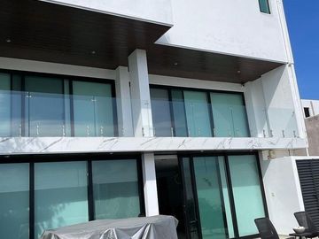 CASA VENTA JURIQUILLA con Alberca y Sotano
