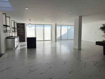 CASA VENTA JURIQUILLA con Alberca y Sotano