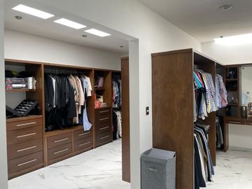CASA VENTA JURIQUILLA con Alberca y Sotano