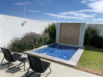 CASA VENTA JURIQUILLA con Alberca y Sotano