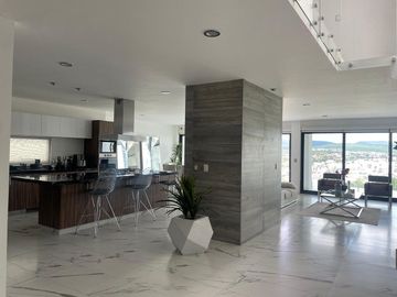 CASA VENTA JURIQUILLA con Alberca y Sotano