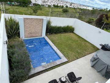 CASA VENTA JURIQUILLA con Alberca y Sotano