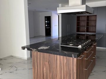 CASA VENTA JURIQUILLA con Alberca y Sotano