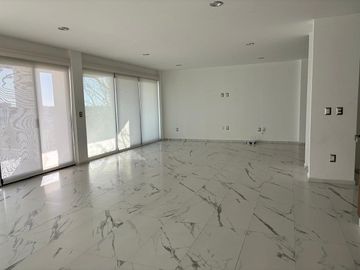 CASA VENTA JURIQUILLA con Alberca y Sotano