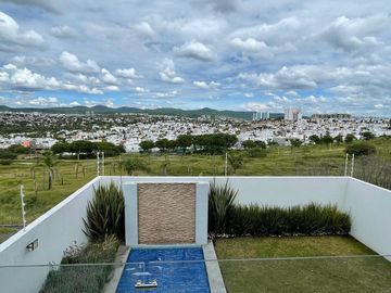 CASA VENTA JURIQUILLA con Alberca y Sotano
