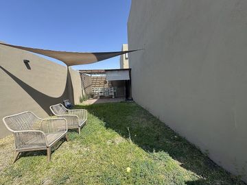 VILLAS CARRIEDO RENTA CASA amplio jardín extendido con terraza