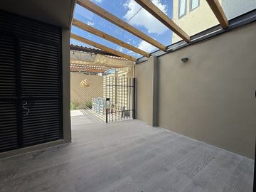 VILLAS CARRIEDO RENTA CASA amplio jardín extendido con terraza