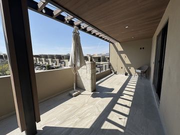 VILLAS CARRIEDO RENTA CASA amplio jardín extendido con terraza