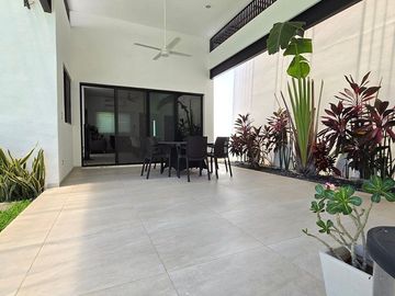 RESIDENCIA EN PRIVADA EN RENTA  TEMOZON NORTE