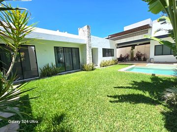 RESIDENCIA EN PRIVADA EN RENTA  TEMOZON NORTE