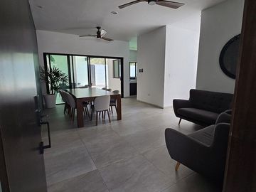 RESIDENCIA EN PRIVADA EN RENTA  TEMOZON NORTE