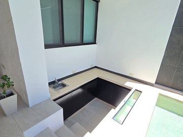 RESIDENCIA EN PRIVADA EN RENTA  TEMOZON NORTE