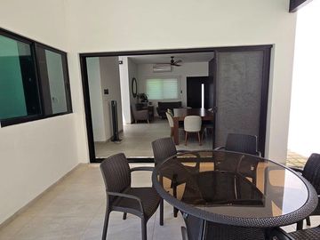 RESIDENCIA EN PRIVADA EN RENTA  TEMOZON NORTE