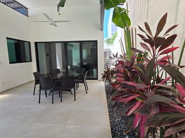 RESIDENCIA EN PRIVADA EN RENTA  TEMOZON NORTE