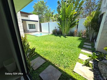 RESIDENCIA EN PRIVADA EN RENTA  TEMOZON NORTE