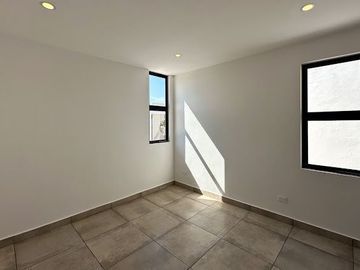 CASA EN VENTA EN PRIVADA RESIDENCIAL EN CHOLUL