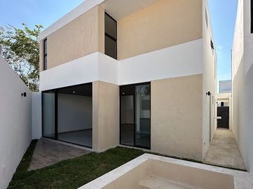 CASA EN VENTA EN PRIVADA RESIDENCIAL EN CHOLUL