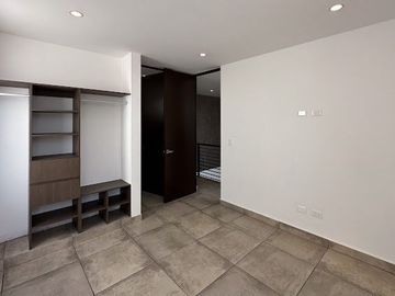 CASA EN VENTA EN PRIVADA RESIDENCIAL EN CHOLUL